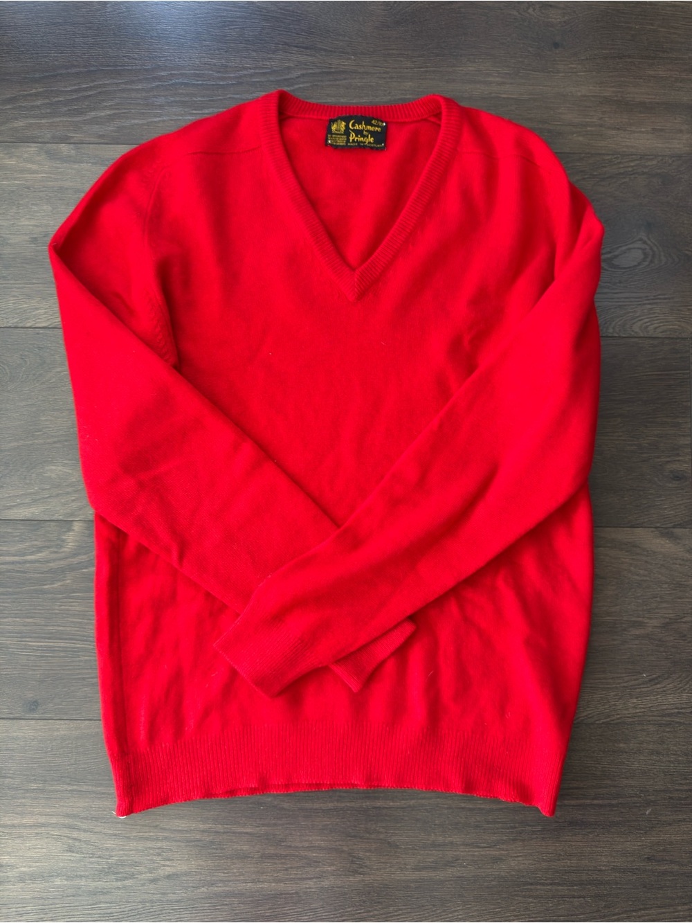 Cashmere by Pringle of Scotland Red V-Neck Sweater Made in Scotland 42/L